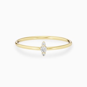Zierlich Diamant Ring, Massiver 14K 18K, kleiner Verlobungsring, Verlobungsring, minimalistischer Ring, Schlichter Gold Dünner Solitär Drei Stein