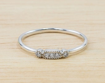 Milgrain 5 Diamond Wedding Ring, 14K/18K Gold, Minimalist Thin Diamond Wedding Band, Half Eternity, Stackable Ring, Stacking White Gold Ring
