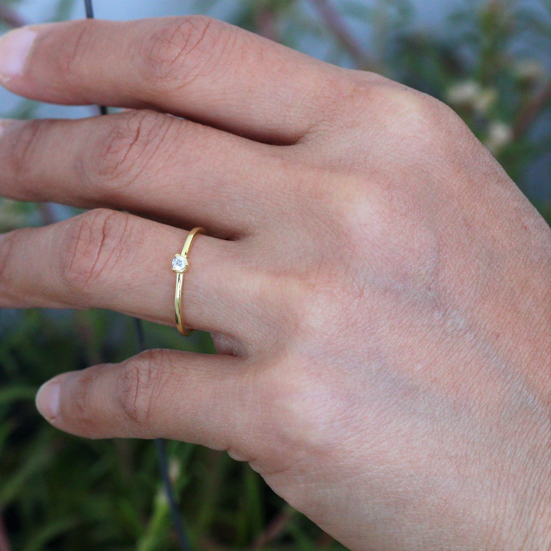 Small Diamond Engagement Ring - Sivan Lotan Jewelry - סיון לוטן תכשיטים