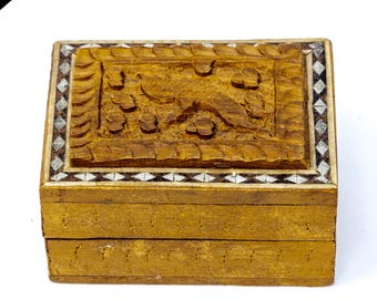 Vintage Hand-Carved Wooden Trinket Box: Bird Design, Tunbridge Ware Border