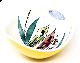 Vintage Stavangerflint Bowl: Hand-Painted Beach Hut, Mid-Century Modern Design