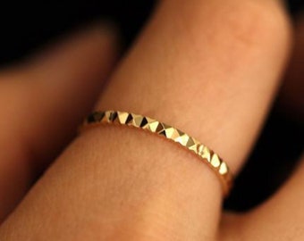 14k Gold Zierlicher dünner stapelbarer Ring, Minimalistischer Goldring für sie jeden Tag Sterling Silber Schmuck, Pyramide Ring 925er Silber Schmuck für Geschenk