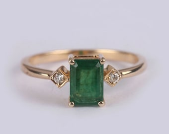 Vintage Emerald Ring, Emerald Diamond Ring, Gold Ring, Emerald Green Ring, Emerald Cut, May Birthstone Ring, Antique Emerald Ring, Emerald