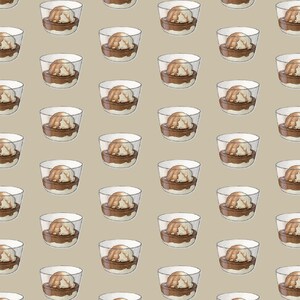 Puede incluir: Patr&oacute;n repetitivo de copas de helado de acuarela en vasos transparentes. Cada helado tiene una bola de helado de vainilla sobre una capa de salsa de chocolate. El fondo es de color beige liso.