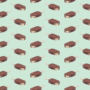 Puede incluir: Patr&oacute;n repetido de helados cubiertos de chocolate sobre un fondo verde claro. Cada barra tiene un mordisco, revelando el helado de vainilla en el interior. Las barras est&aacute;n en palitos de madera.