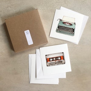 Objetos retrô: Conjunto de caixas de cartões / Cartões de anotações / Cartões planos / Ilustração em aquarela / Presentes / Caixas de presente / Walkman / Máquina de escrever / Telefone de disco