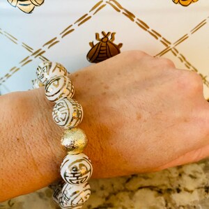 Chinoiserie White & Gold Bead Stretch Bracelet image 2