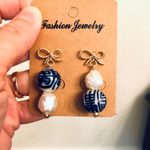 Chinoiserie Mismatched Pearl Earrings image 5