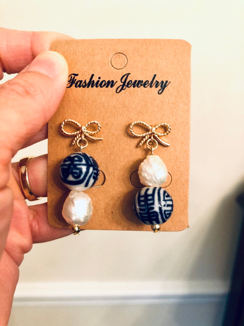 Chinoiserie Mismatched Pearl Earrings image 5