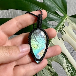 Green and yellow labradorite macrame necklace with fully adjustable length