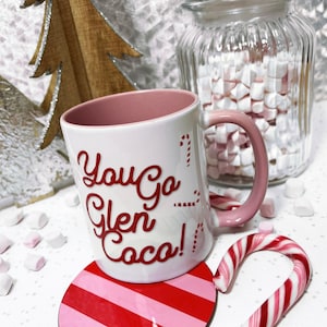 Personalizowany zestaw kubków i podstawek Mean Girls | Cytat You Go Glen Coco | Zestaw prezentów urodzinowych | Słodka laska cukrowa, Dzień Matki, Dla nastoletniej dziewczyny