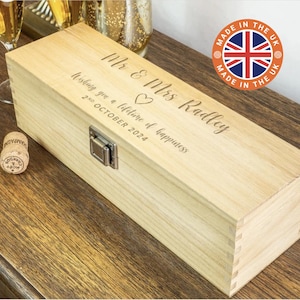 Op maat gegraveerde houten champagnedoos | Gepersonaliseerde bruiloft wijnkist | Aandenken voor stellen | Rustieke houten flessenhouder | Bruidsdouchecadeau