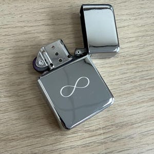 Encendedor Zippo con símbolo de infinito grabado: símbolo de amor eterno y regalo romántico para parejas