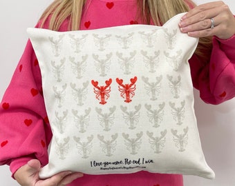 Cadeau de la Saint-Valentin pour son coussin de homard - Coussin d’oreiller personnalisé romantique 'He’s Her Lobster' - Cadeau idéal en coton pour le 2e anniversaire