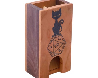 Black Cat D20 sött tärningstorn i trä, häxa, spelflicka, bärbar trätärningsrulle för DnD, Pathfinder, TTRPG, mysig kattspeluppsättning
