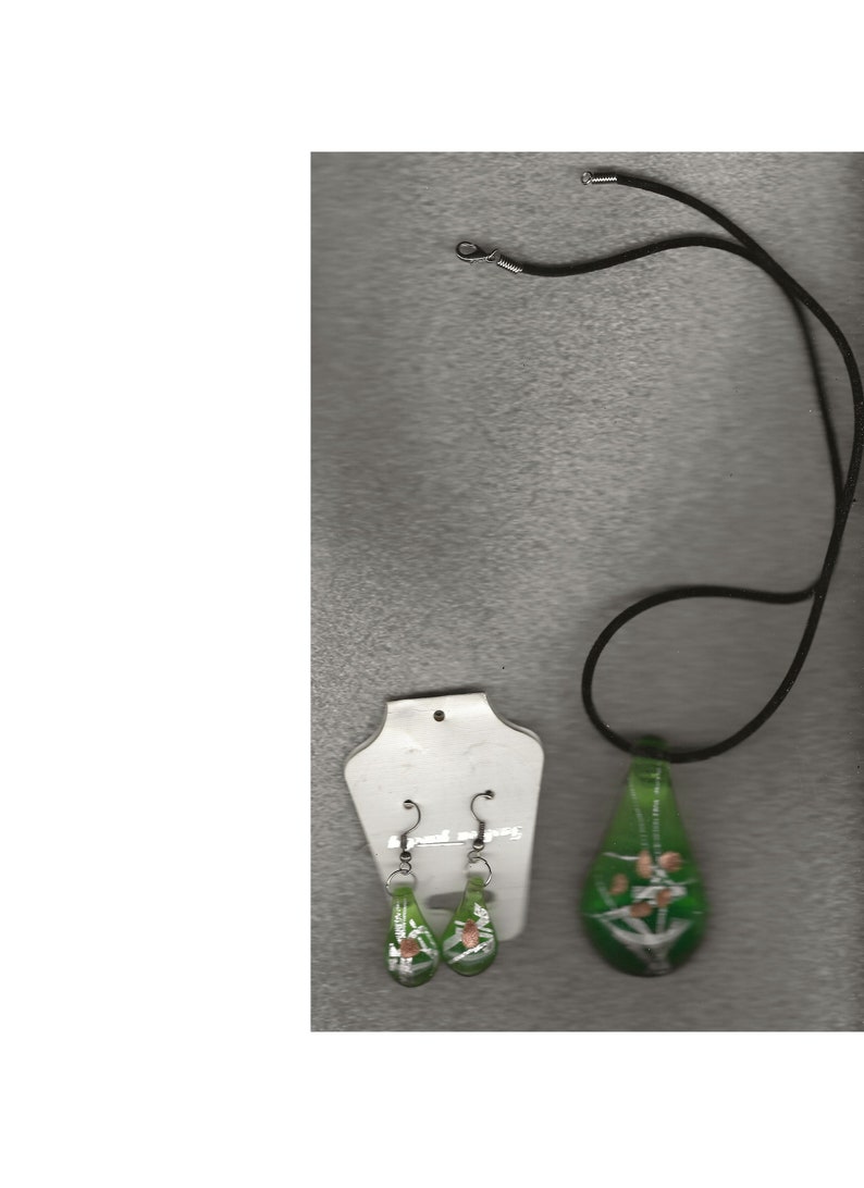 Green Glass Matching Necklace /& Earing Set