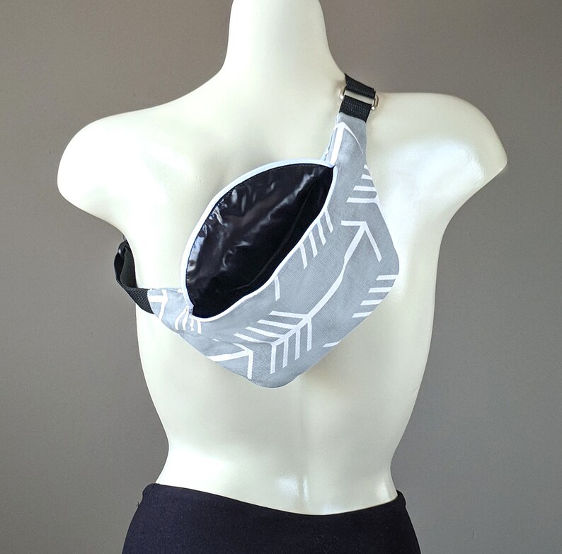 Big Waist Pouch Arrows Fanny Pack Large Hunting Pattern Bum Bag Across Body Water Resistant Belt Bag XL Hiking Strong Clip Hip Bag