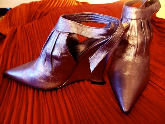 red platform mules