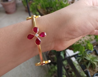 Rubin Blumen Armreif, Silber 925, Echt Gold 18K Filled, Mattes Finish