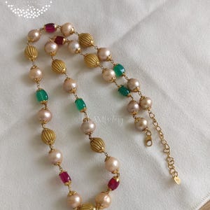 Cadena de rubíes, esmeraldas y perlas naturales, plata 925, oro auténtico de 18 quilates.