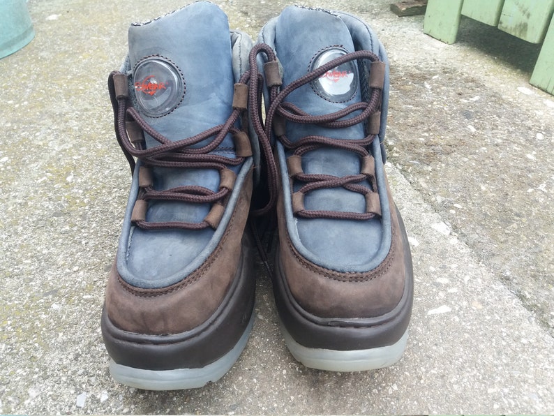 Platform woman shoes Brown 90s underground style