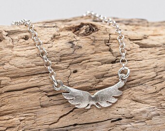 ANGEL WINGS BRACELET -delicate bracelet with chain- one size made for self love.