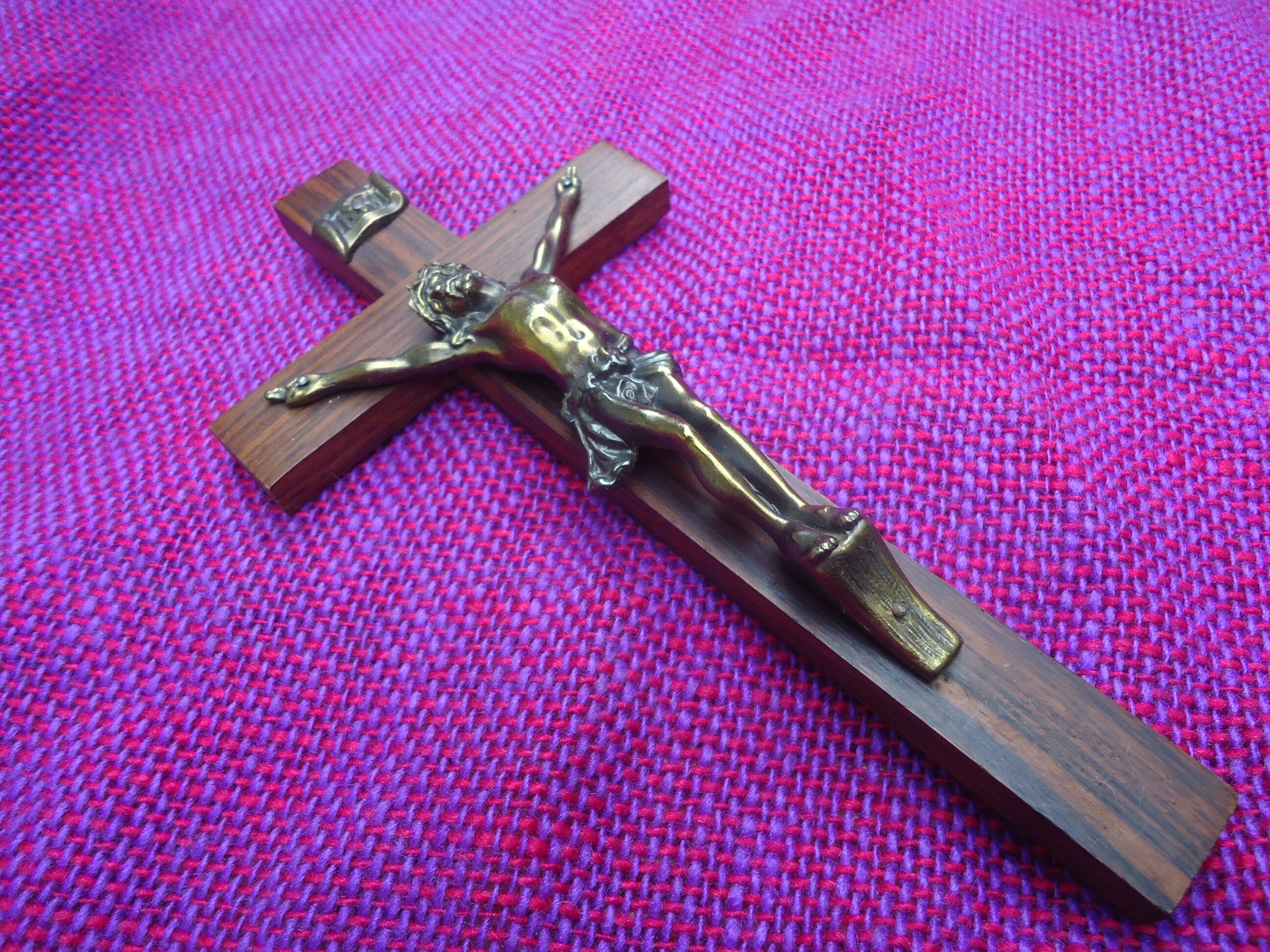 Crucifix Français Vintage de La Région Borgogne Franche Comte Dans Le Centre France, Catholique Roma