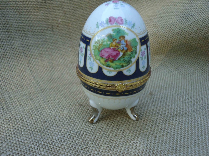gold interior surround at join gold on feet French Vintage floral panels and design hinged China egg shaped trinket box