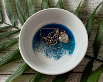 Ocean Scene Round Resin Ring Dish | Coastal Jewelry Holder | Nautical Dish for Beach House | Coastal Trinket Bowl | Ocean Lover Gift