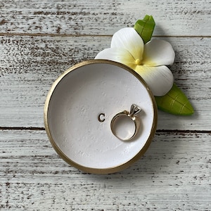 White and Gold Initial Polymer Clay Ring Dish | Minimalist Modern Jewelry Trinket Bowl | Personalized Wedding Newlywed or Bridesmaid Gift