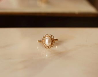 Sierlijke filigraan parelring – Vintage 9-karaats geelgoud