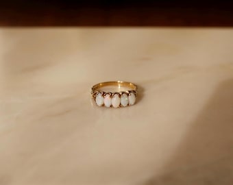 Vintage Five Opal Ring – 9kt Yellow Gold