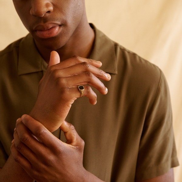 Anillo de sello de obsidiana y oro vermeil