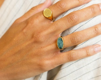 Oval Emerald  Signet Ring|Gaia