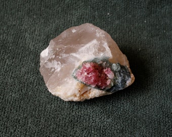 Tourmaline pastèque sur quartz et matrice d'albite