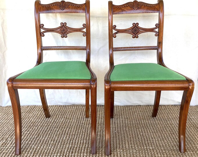 A Pair of English Regency Walnut Klismos Chairs, c. 1840