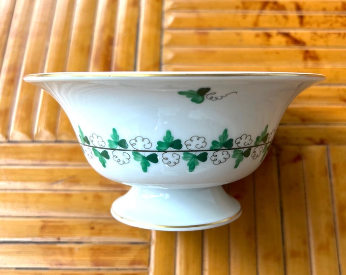 An HEREND Porcelain Footed Bowl with Gold Trim - Persil (Parsley) Pattern