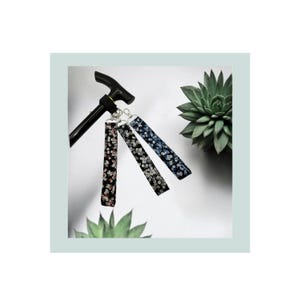 Correa de muñeca para bastón Blossoms: accesorio de bastón de ayuda para la movilidad de algodón.