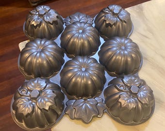 Wilton Cast Aluminum Pumpkin Mini Cake Bundt Pan-Great For A Collection Or In Any Kitchen