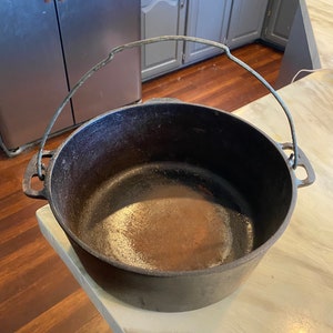 Vintage Wagner Ware Griswold 8 Dutch Oven Bowl Pot w/Bail Handle
