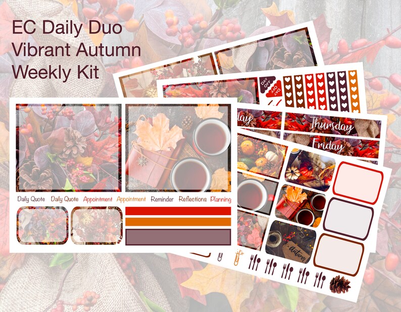 Puede incluir: Un kit de planificador semanal con tem&aacute;tica oto&ntilde;al. El kit incluye pegatinas con hojas de oto&ntilde;o, calabazas y tazas de caf&eacute;. Las p&aacute;ginas del planificador tienen secciones para citas diarias, citas, recordatorios, reflexiones y planificaci&oacute;n. El texto "EC Daily Duo Vibrant Autumn Weekly Kit" est&aacute; en la parte superior de la imagen.
