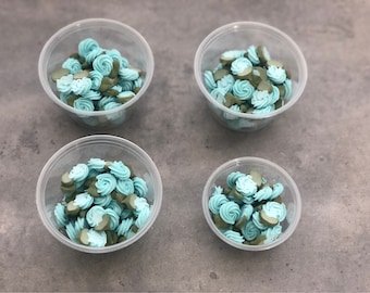 Royal Icing Rosetten ~ Mini Rosen ~ Himmelblaue Rosetten ~ Rosette mit Blatt ~ Hand geriffelt