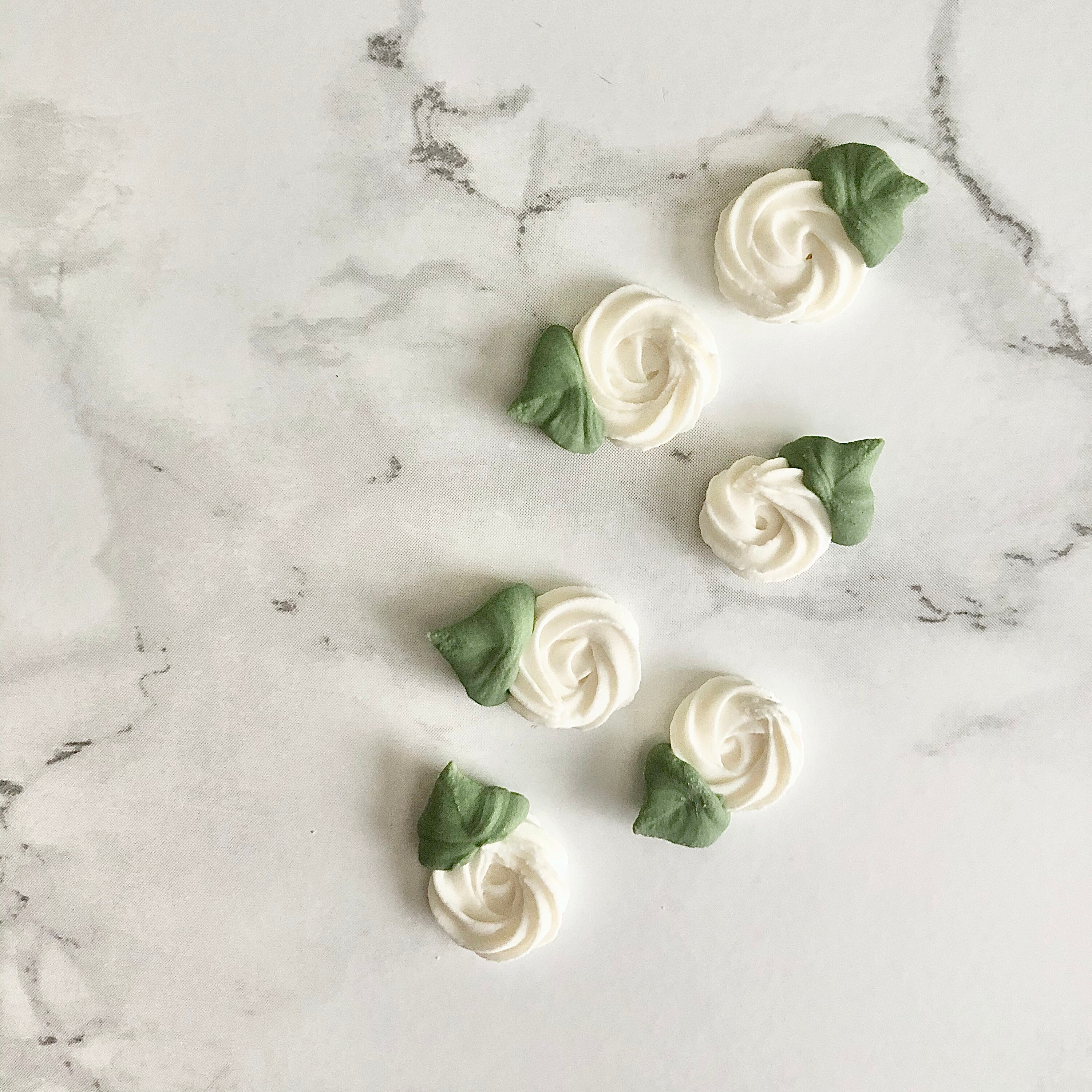 Royal Icing Rosettes ~ Mini Roses ~ White Rosettes ~ Rosette With Leaf ...