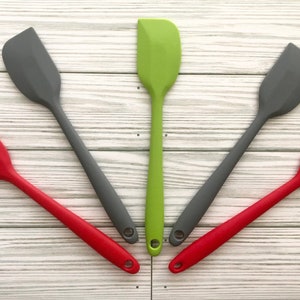 Small Mixing Spatulas ~ Assorted Colors ~ Icing Spatula ~ Cookie Decorating ~ Cake Decorating Tools