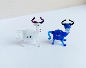 Tiny Glass Cow: Handmade Murano Lampwork Figurine