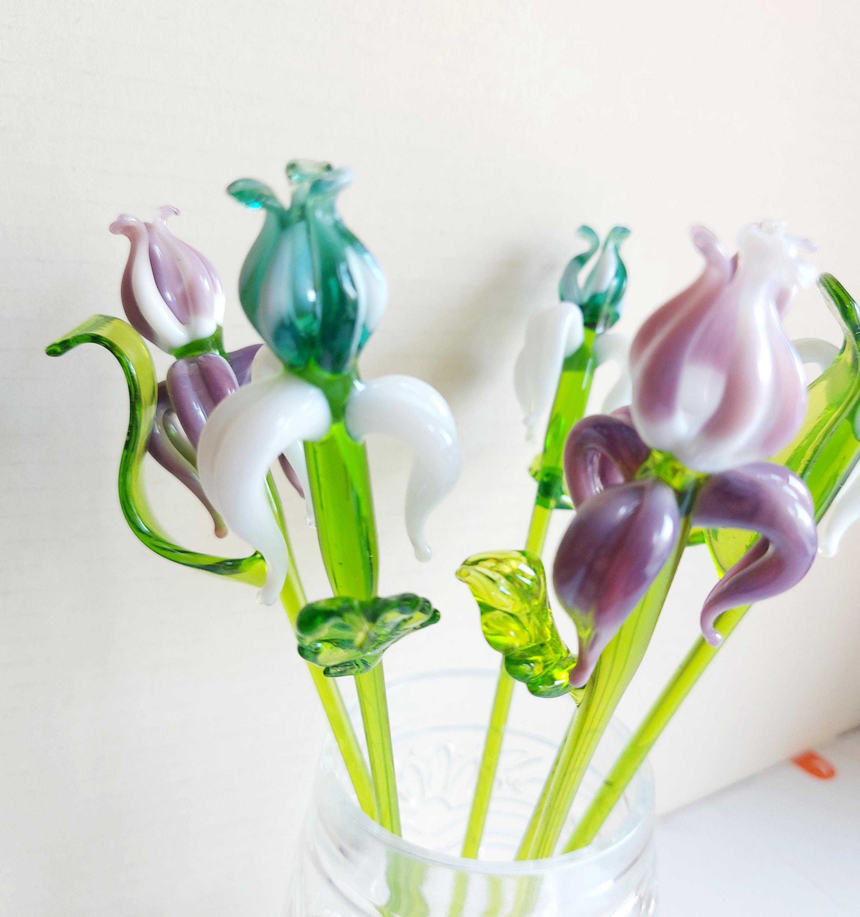 Handgeblazen glazen Irisbloembeeldje: woondecoratie lente