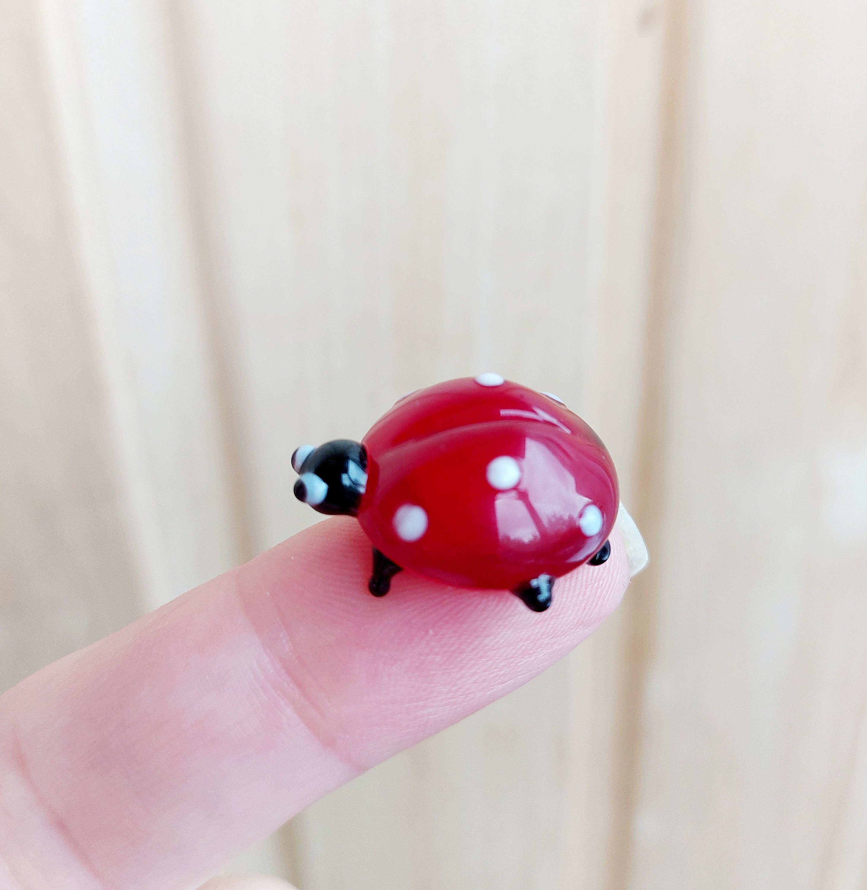ムラーノガラスのてんとう虫：小さな手作りの昆虫の置物 - Etsy 日本