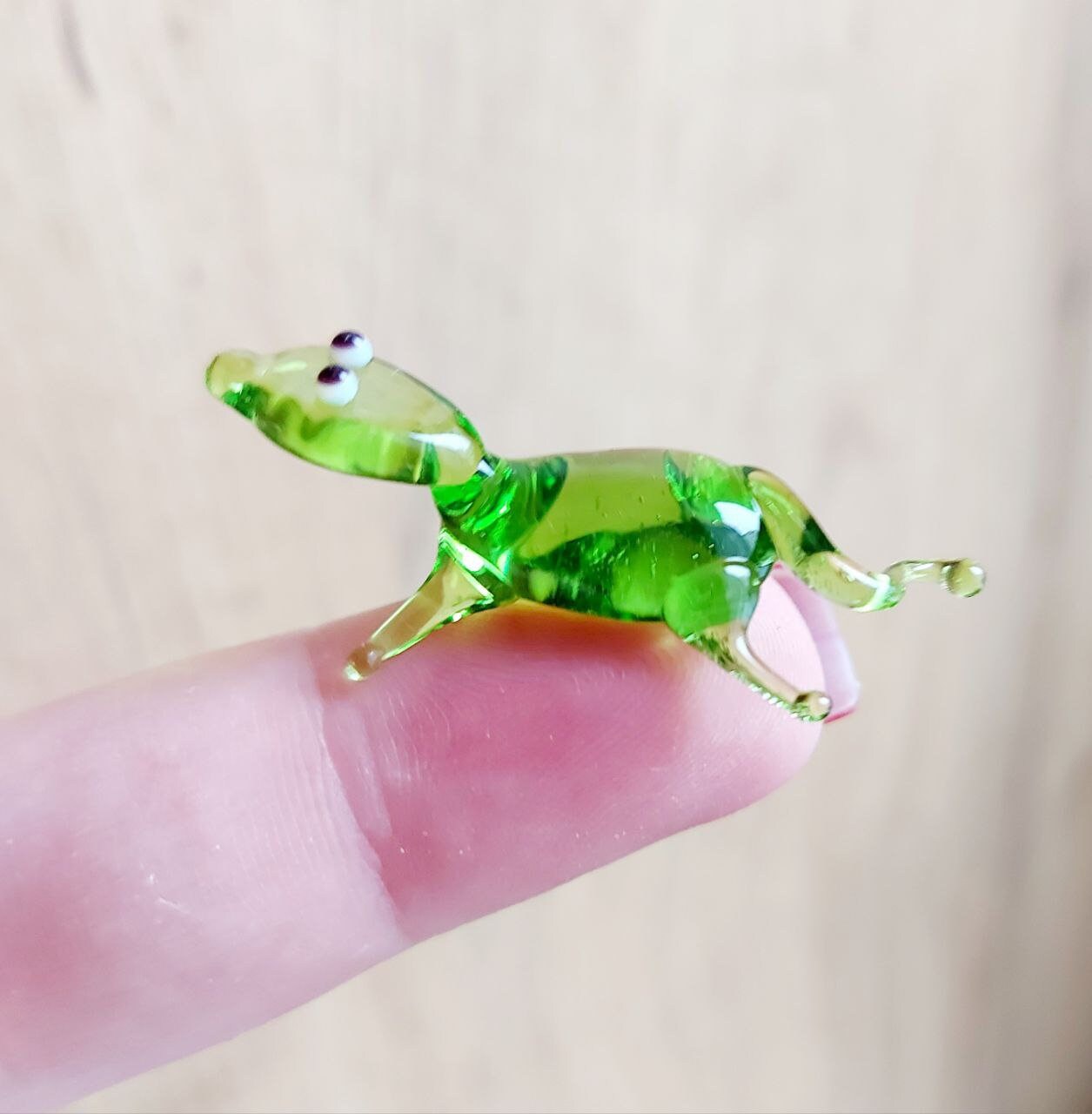 手吹きガラスのヤモリ：ミニグリーントカゲの置物 - Etsy 日本