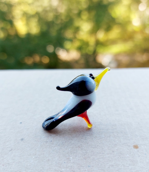 ムラーノガラスのキツツキ：ミニチュアランプワークの鳥の置物 - Etsy 日本
