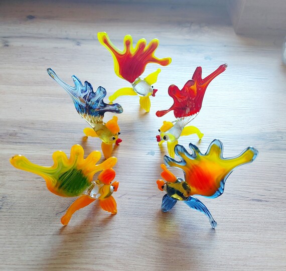 手吹きガラスの魚の置物：カラフルなランプワークアートガラス - Etsy 日本